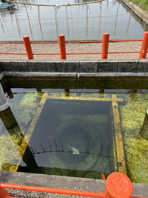 息栖神社の男瓶